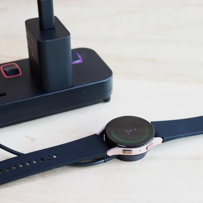 USB C マグネット式ワイヤレスポータブル充電ドックスタン - Watch Charger Cable のレビューと価格
